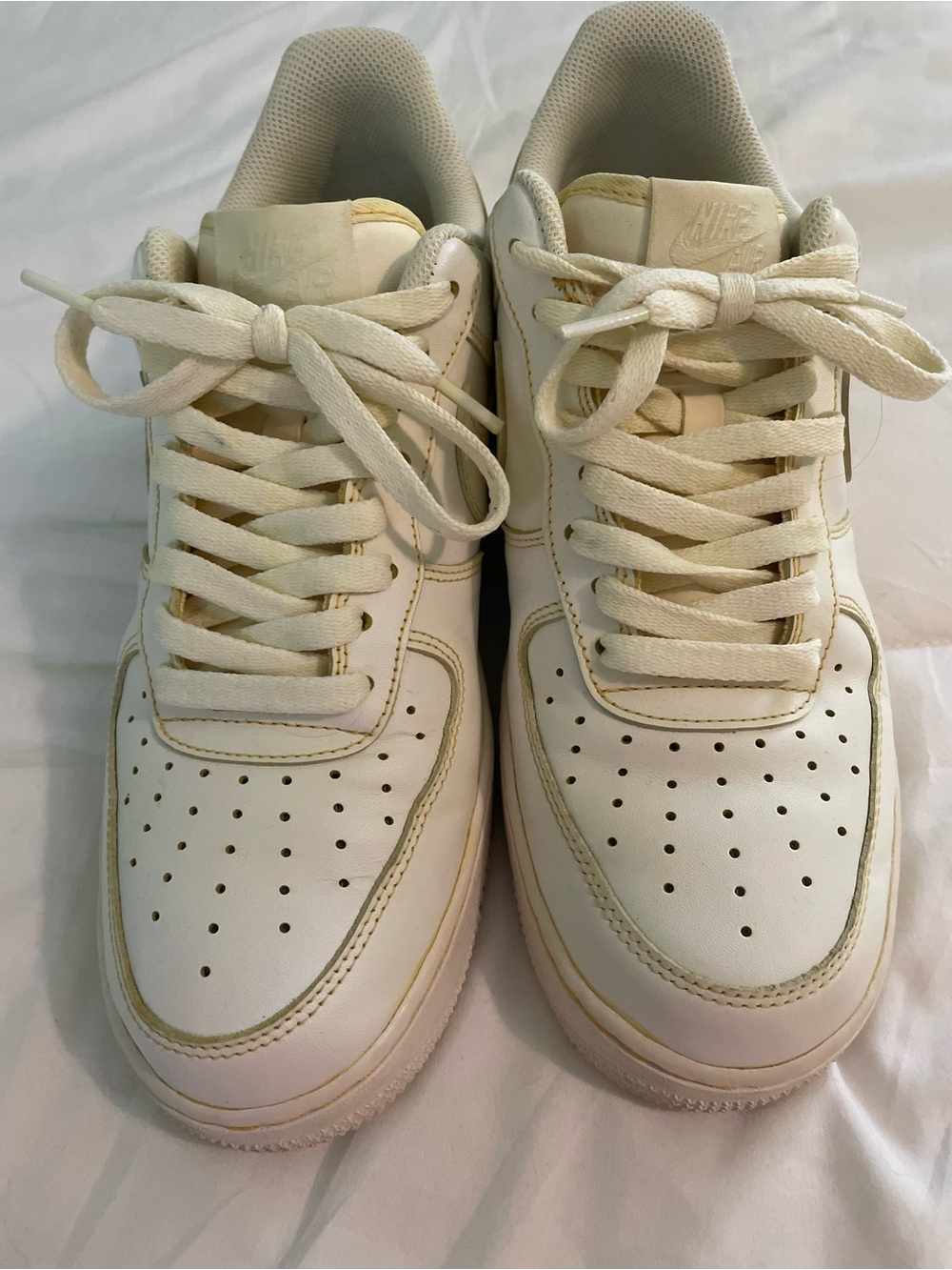 Nike Low-Top Sneakers in Cream/White
